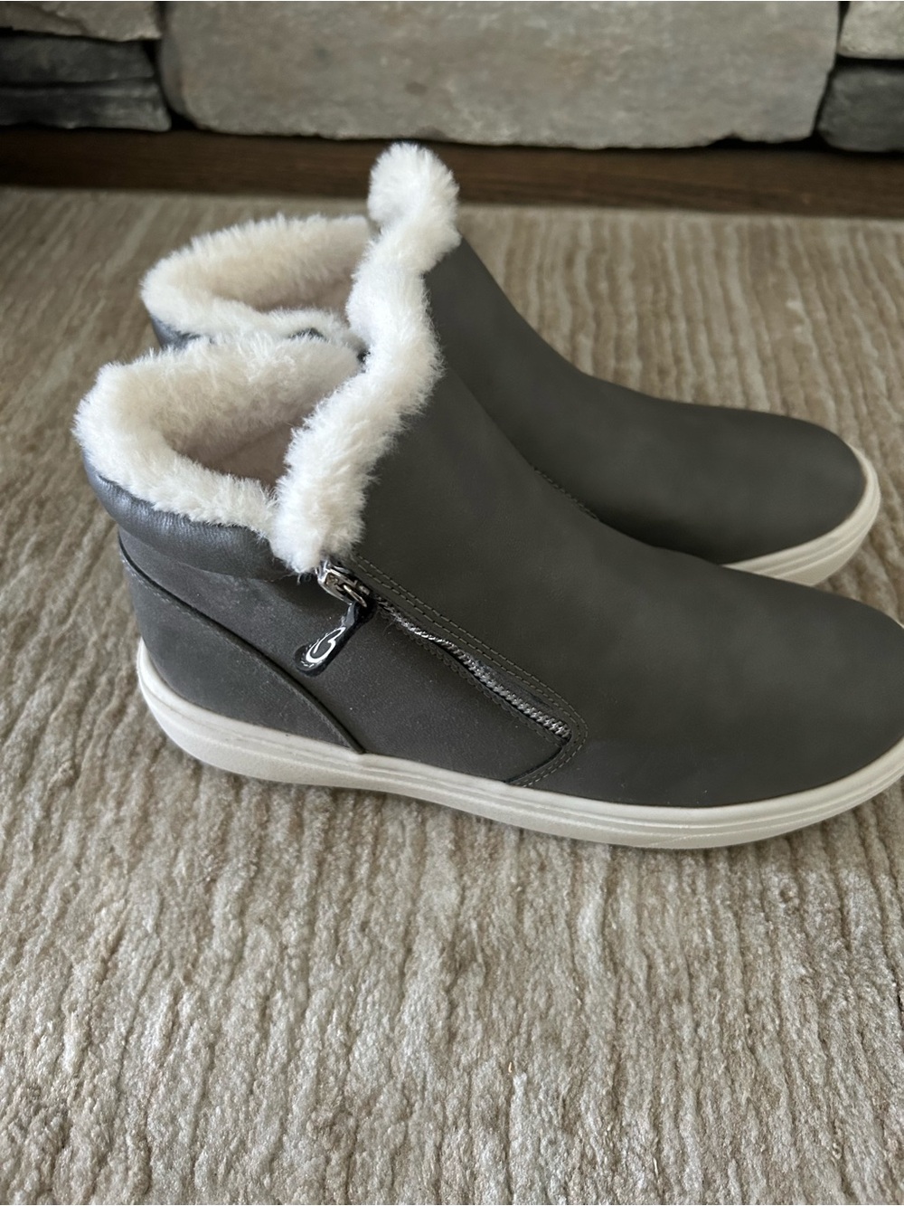 Girls Cozy Faux Fur Lined Ankle Sneakers - Gray
